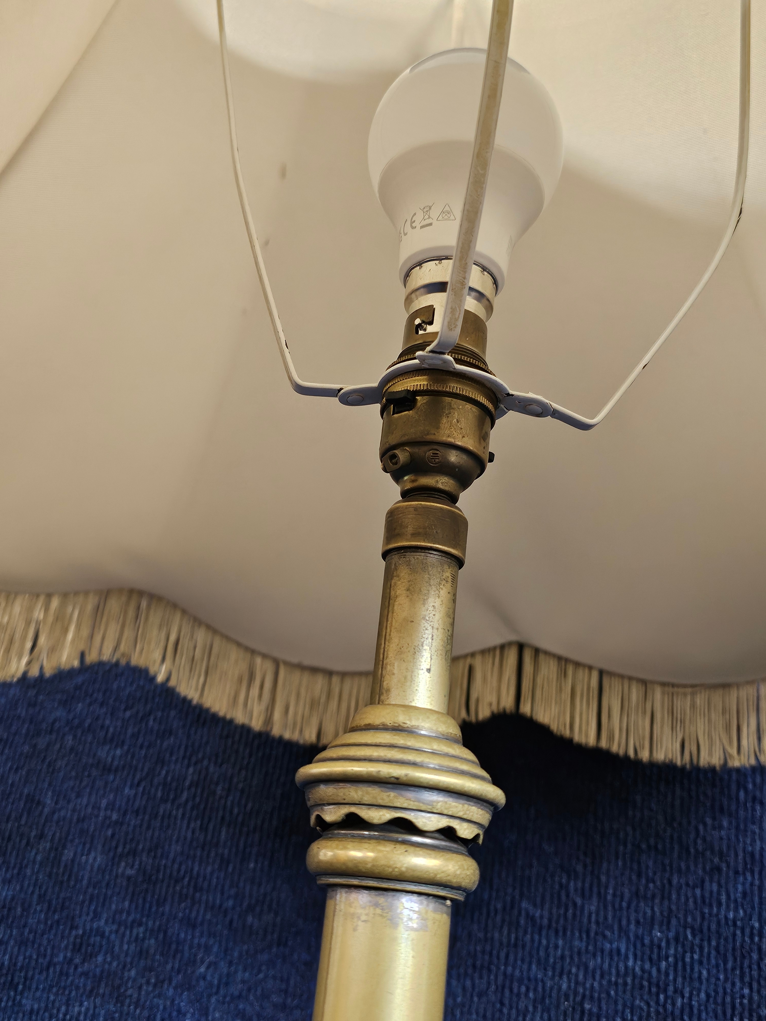 A brass standard lamp, on leaf supports. H.146cm. - Image 3 of 6