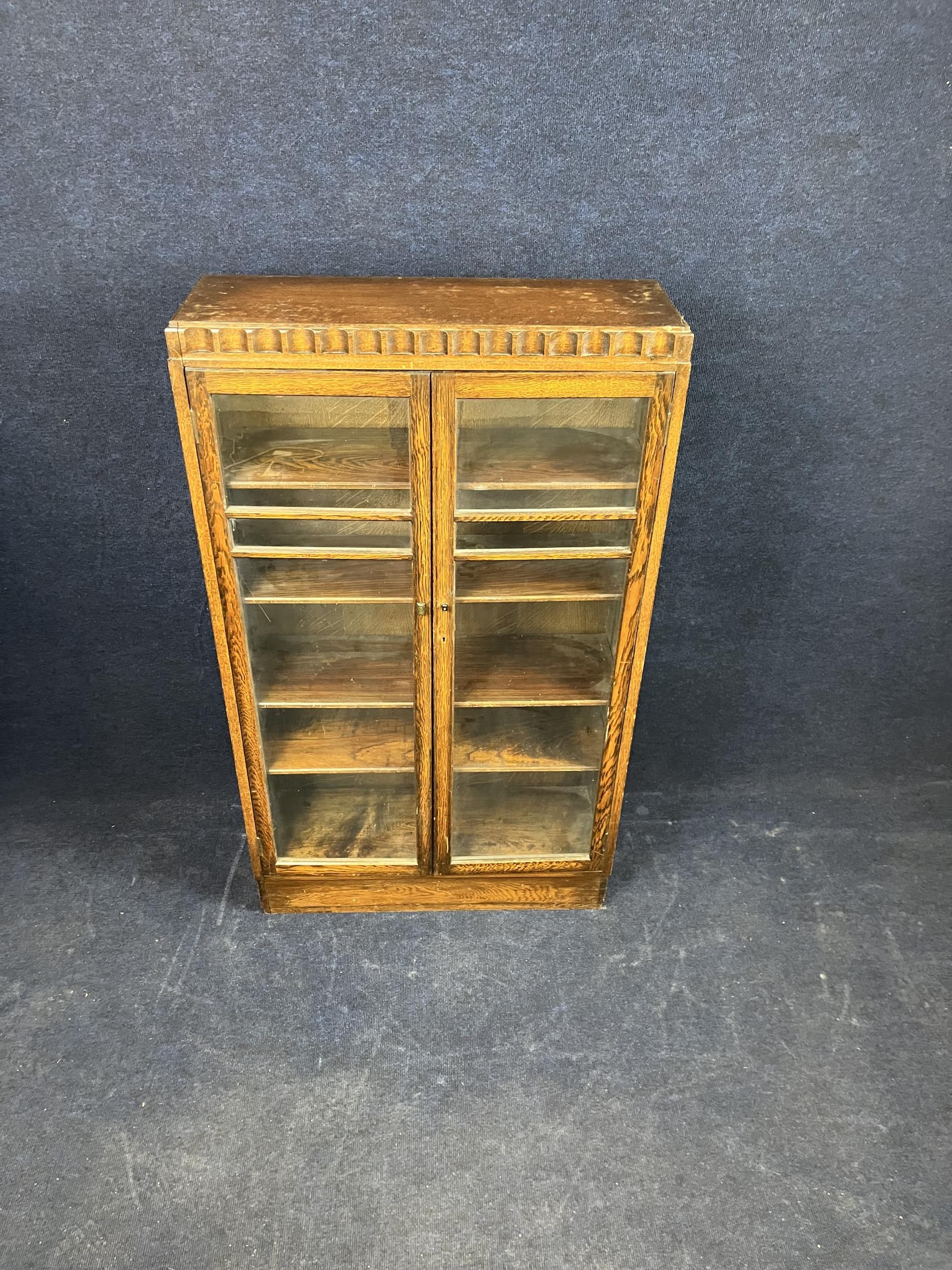 An oak glazed bookcase, early 20th century. H.130 W.75 D.26.cm - Image 2 of 6