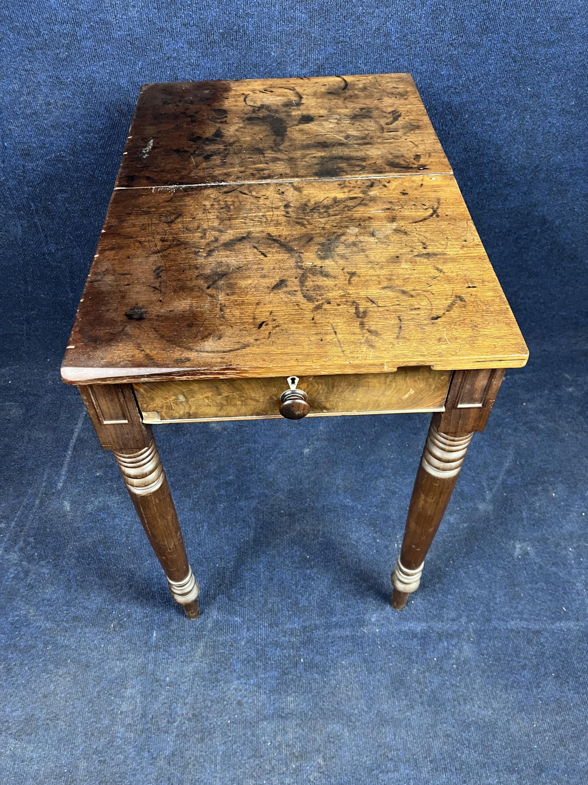 A 19th century mahogany side table. H.72 W.65 D.42.cm - Bild 3 aus 6