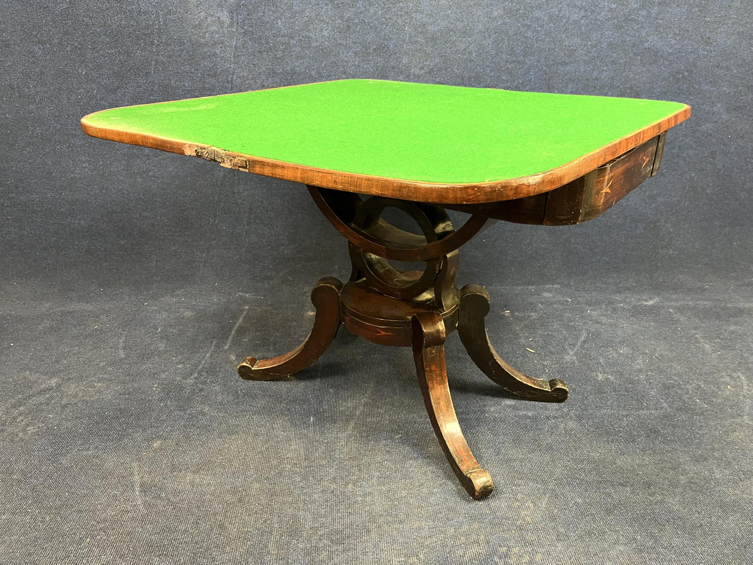 A Regency mahogany and rosewood crossbanded card table. H.66 W.45 open top W.91 - Bild 5 aus 5