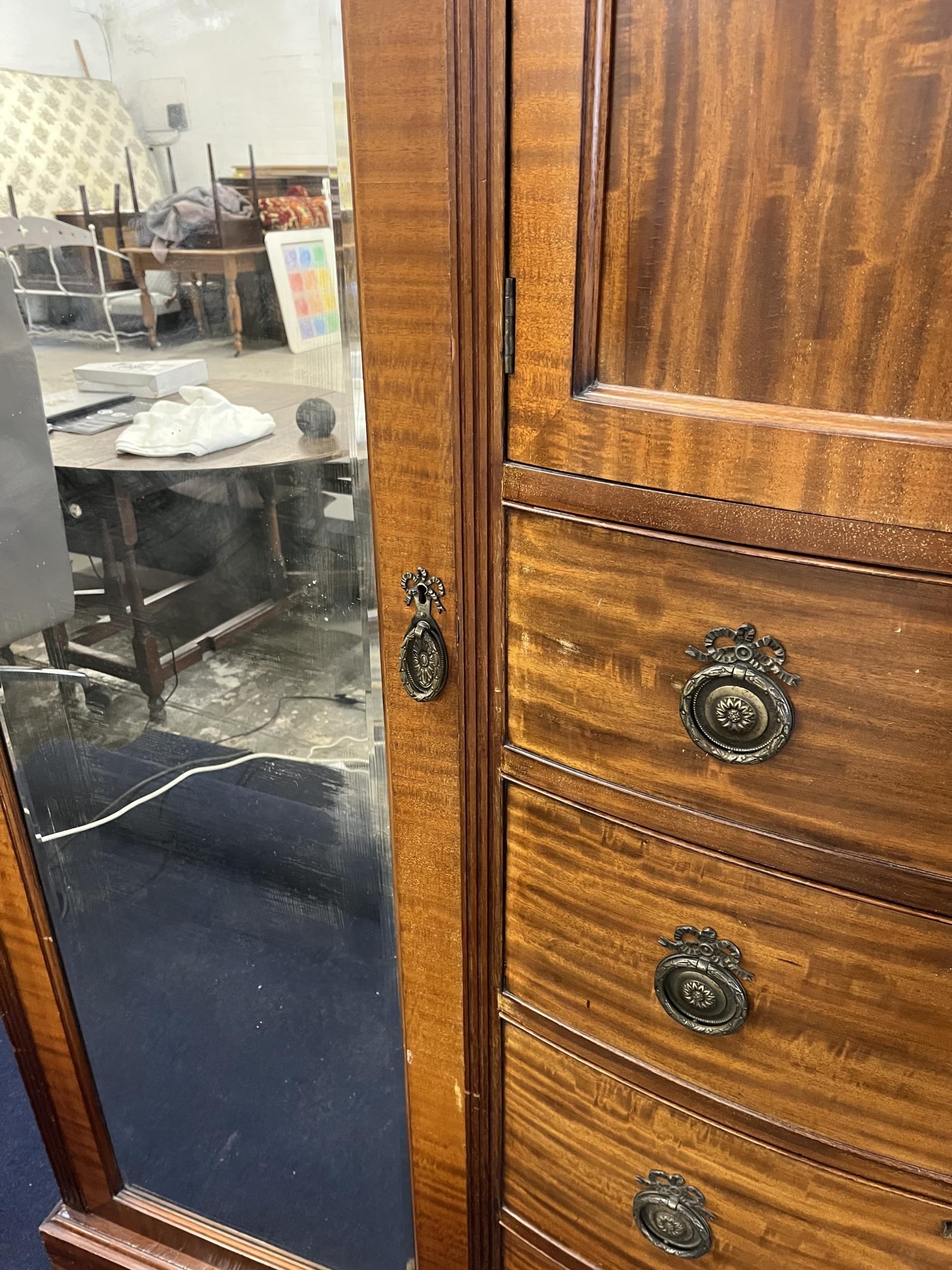 A mahogany and mirrored, break bow front wardrobe, 20th century. H.210 W.186 D.60.cm - Image 2 of 10