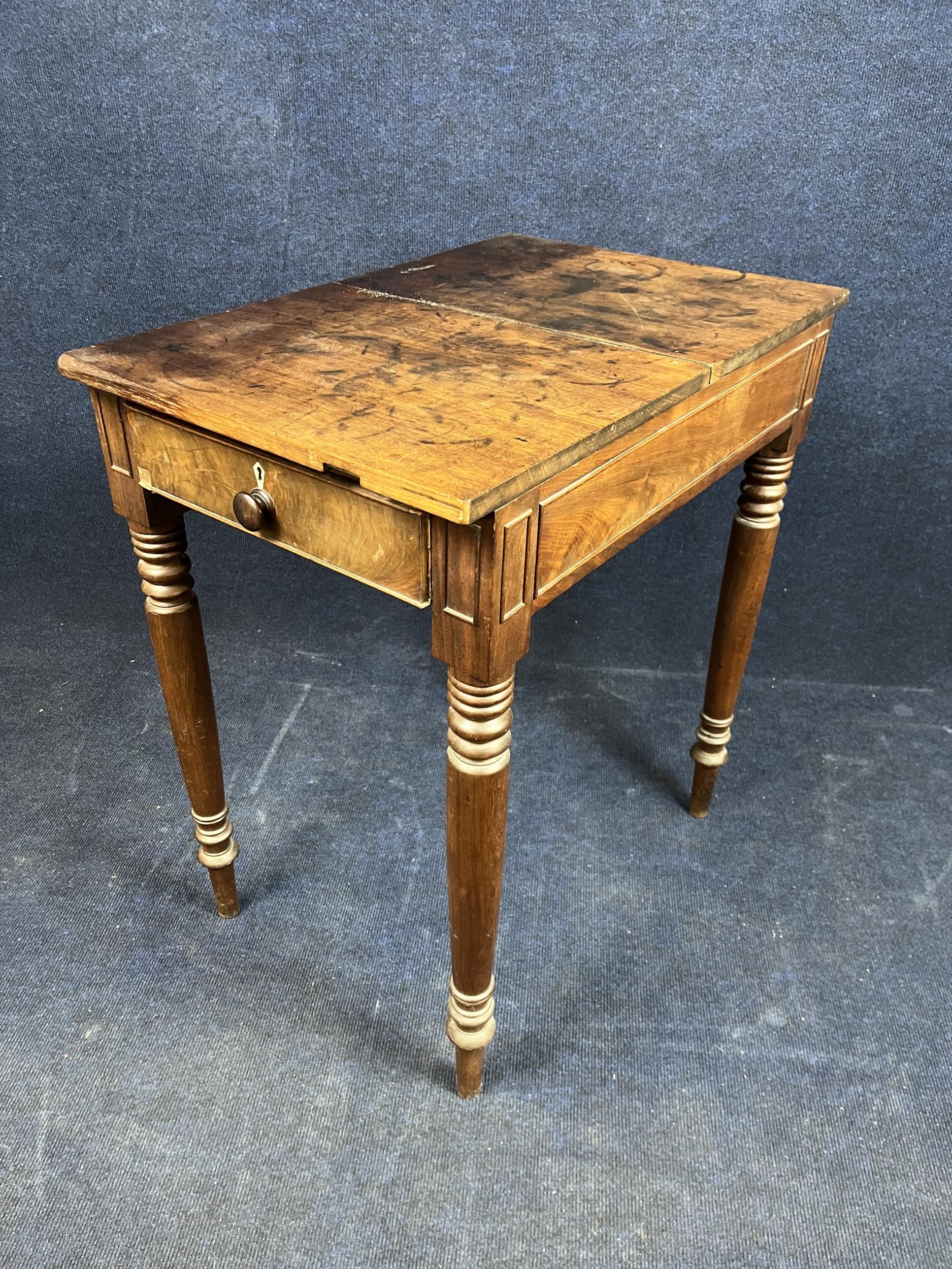 A 19th century mahogany side table. H.72 W.65 D.42.cm - Bild 4 aus 6