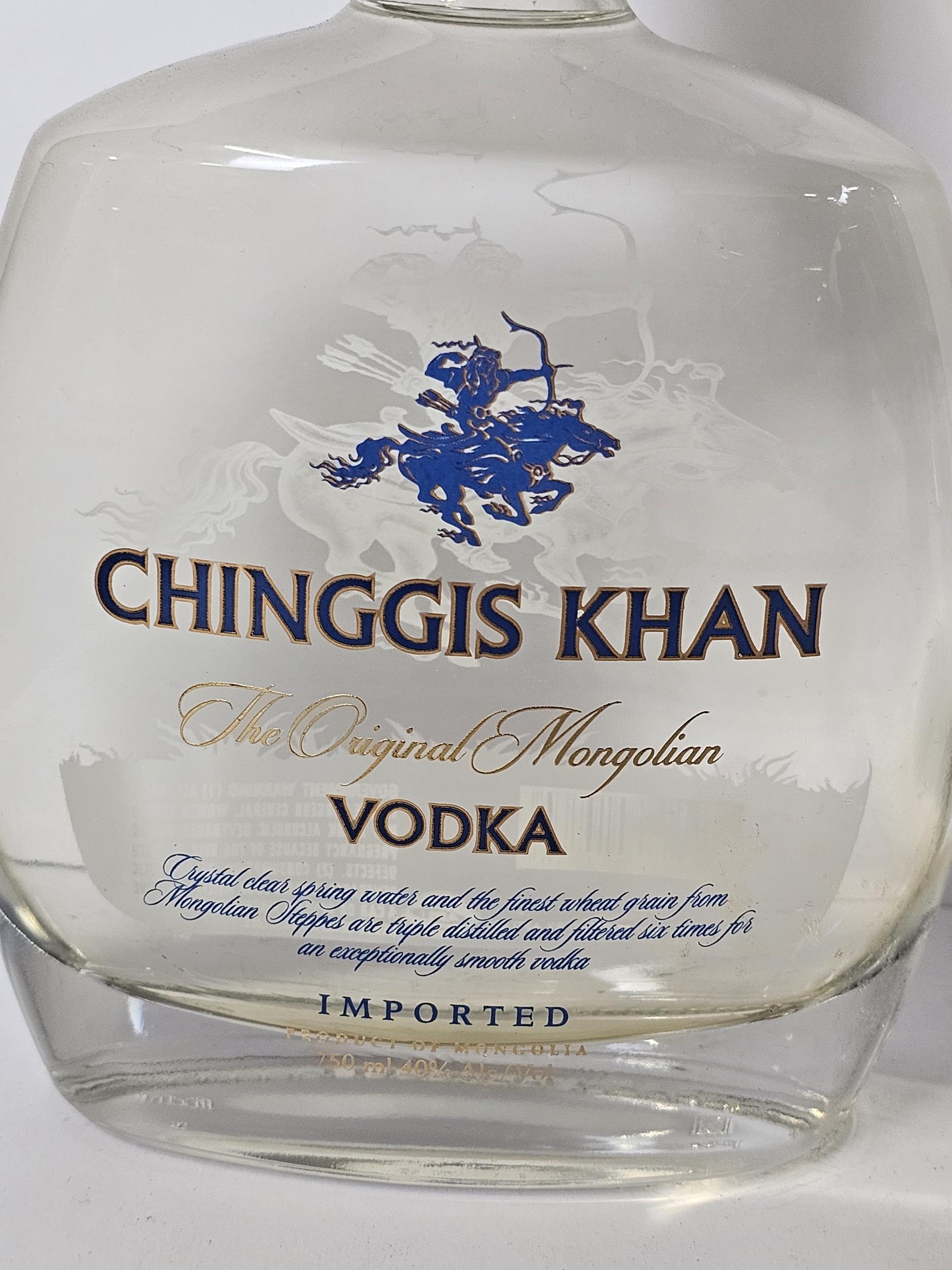 A bottle of Blavod Black Vodka, UK, together with a bottle of Chinggis Khan Vodka, Mongolia, and a - Bild 5 aus 9