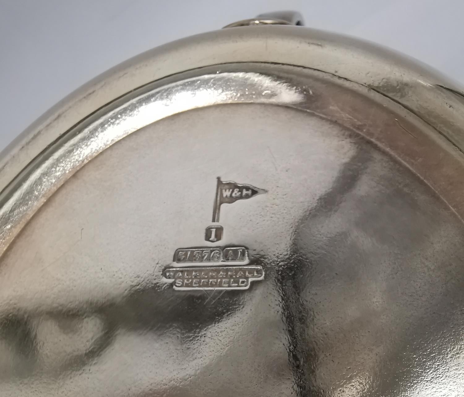 A collection of silver plate, to include two table lighters, two warmers, a tankard, cocktail shaker - Image 22 of 22