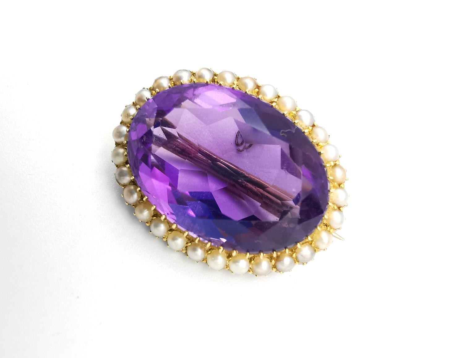 A Victorian yellow metal (tests as higher than 14ct) amethyst and seed pearl brooch, set to centre - Image 5 of 8