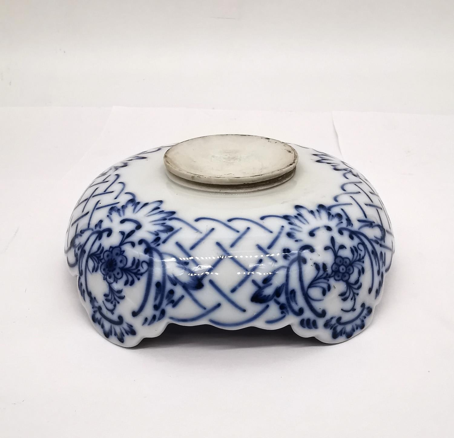 A blue on white ground 'blue onion pattern' pierced Colln Meissen dish. Diameter 15.5cm - Image 5 of 7