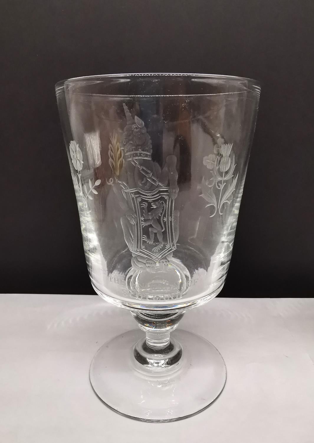 Two Thomas Webb etched glass goblets, 'The Lion of England' and 'The Unicorn of Scotland. H.17 - Image 4 of 7