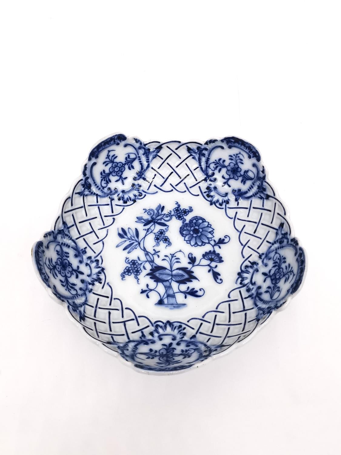 A blue on white ground 'blue onion pattern' pierced Colln Meissen dish. Diameter 15.5cm - Image 2 of 7
