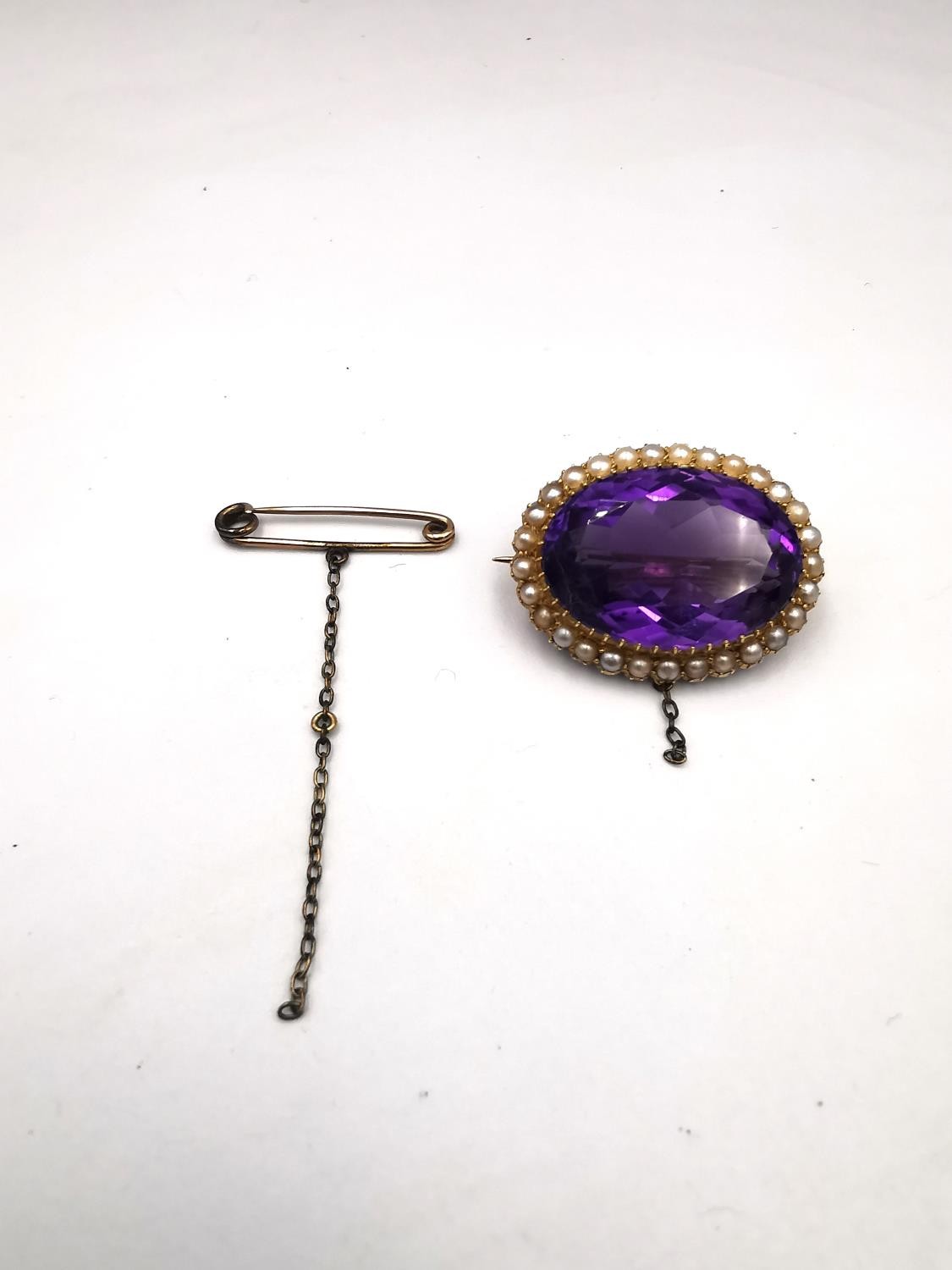 A Victorian yellow metal (tests as higher than 14ct) amethyst and seed pearl brooch, set to centre - Image 2 of 8