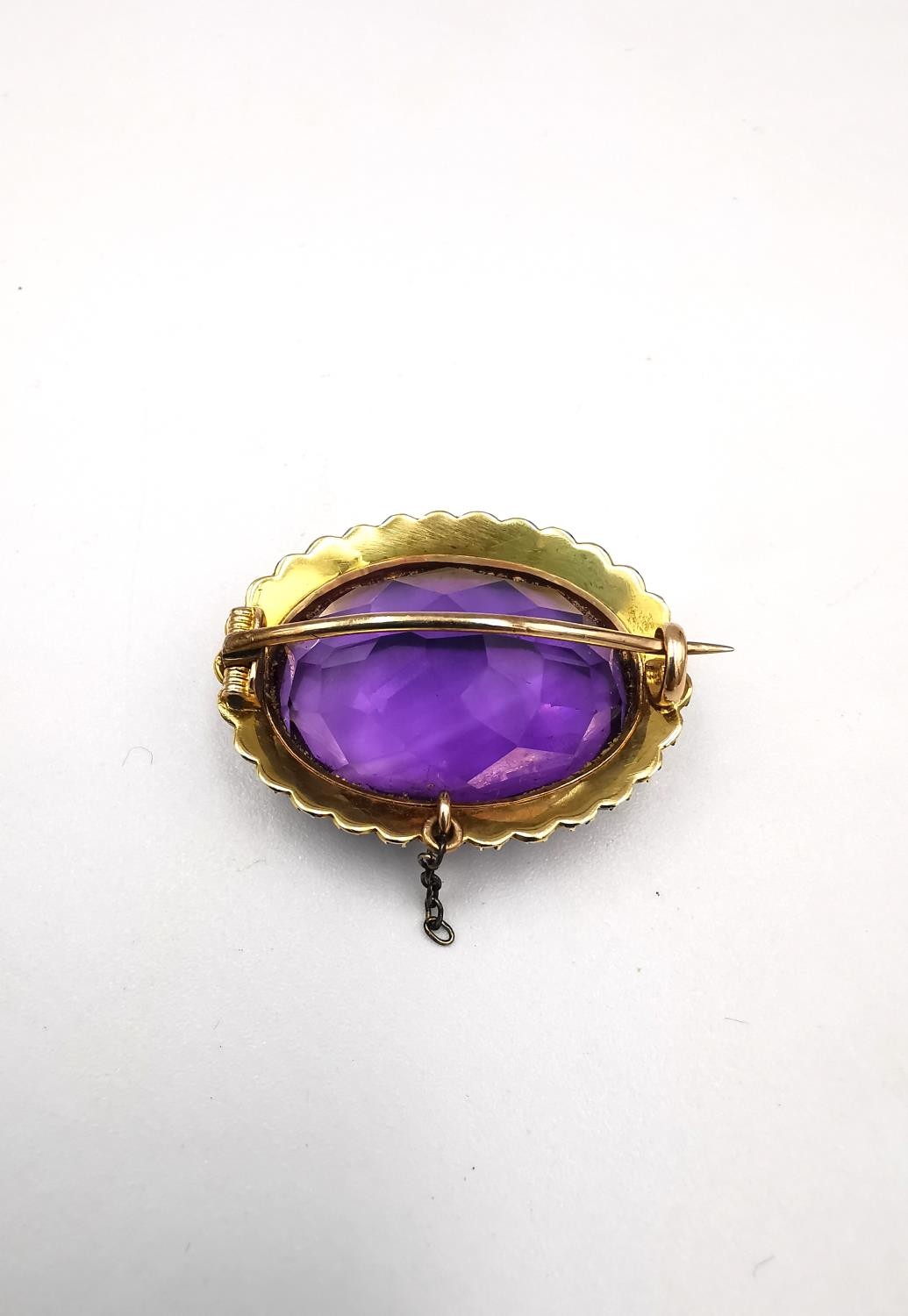 A Victorian yellow metal (tests as higher than 14ct) amethyst and seed pearl brooch, set to centre - Image 3 of 8