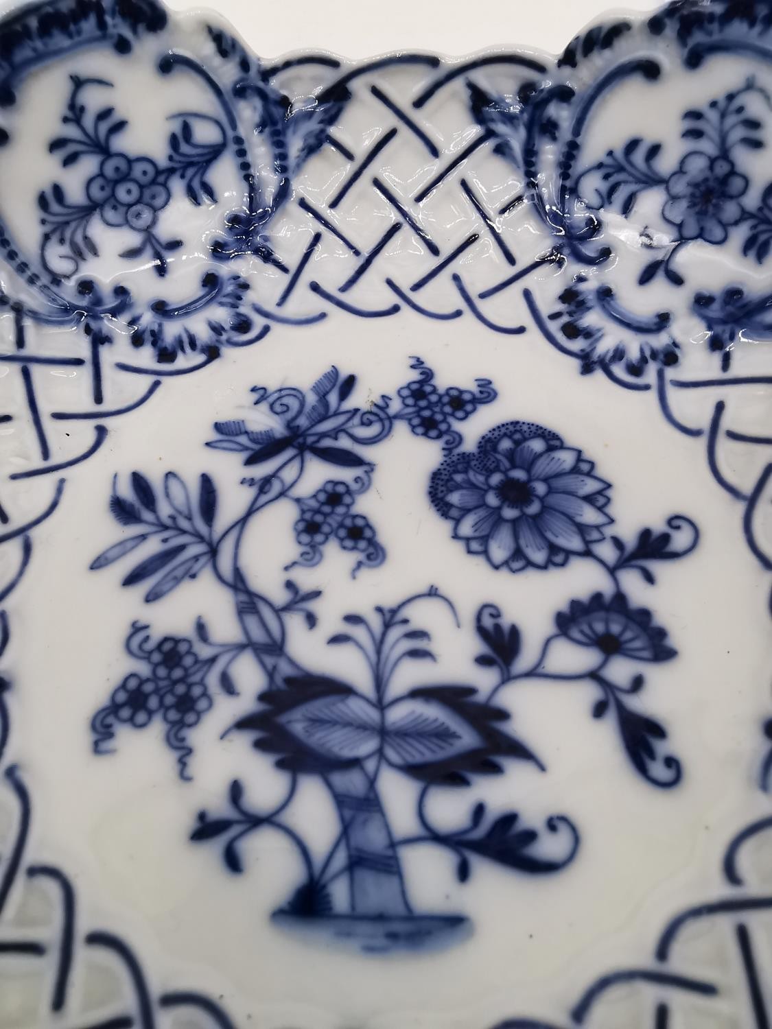 A blue on white ground 'blue onion pattern' pierced Colln Meissen dish. Diameter 15.5cm - Image 4 of 7