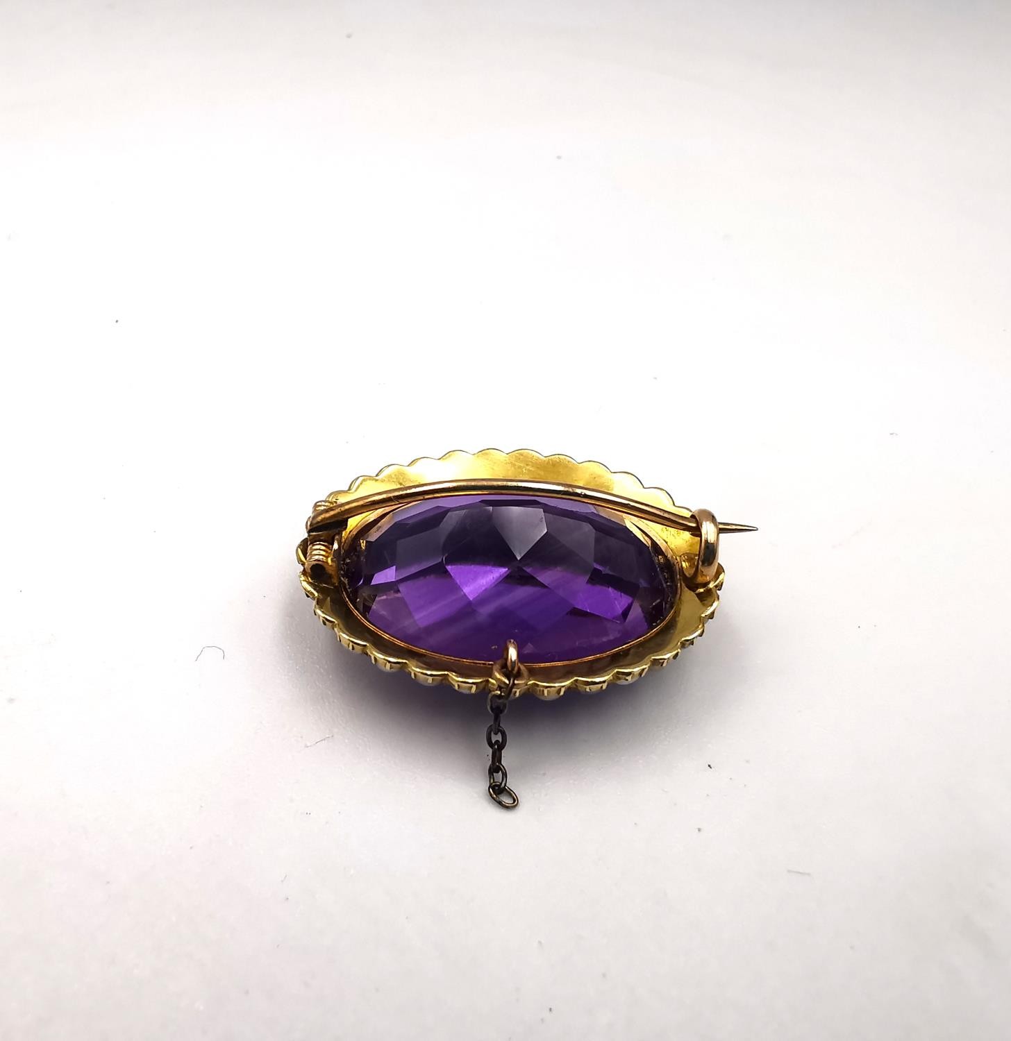 A Victorian yellow metal (tests as higher than 14ct) amethyst and seed pearl brooch, set to centre - Image 4 of 8