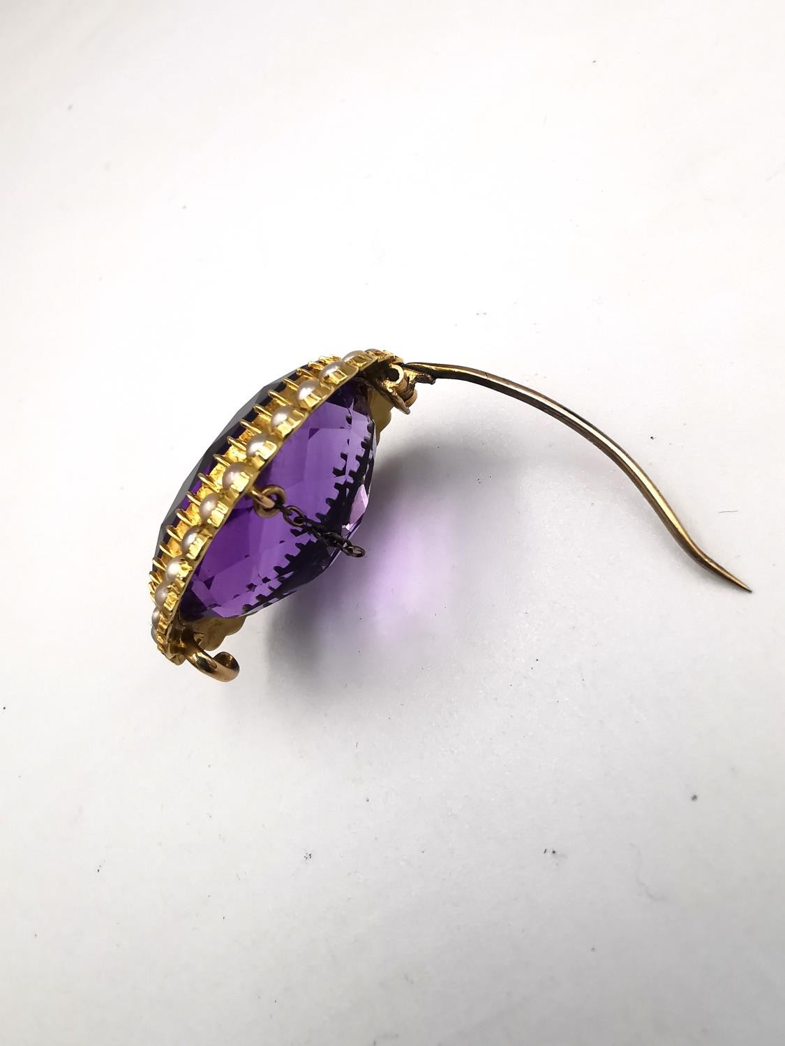 A Victorian yellow metal (tests as higher than 14ct) amethyst and seed pearl brooch, set to centre - Image 6 of 8