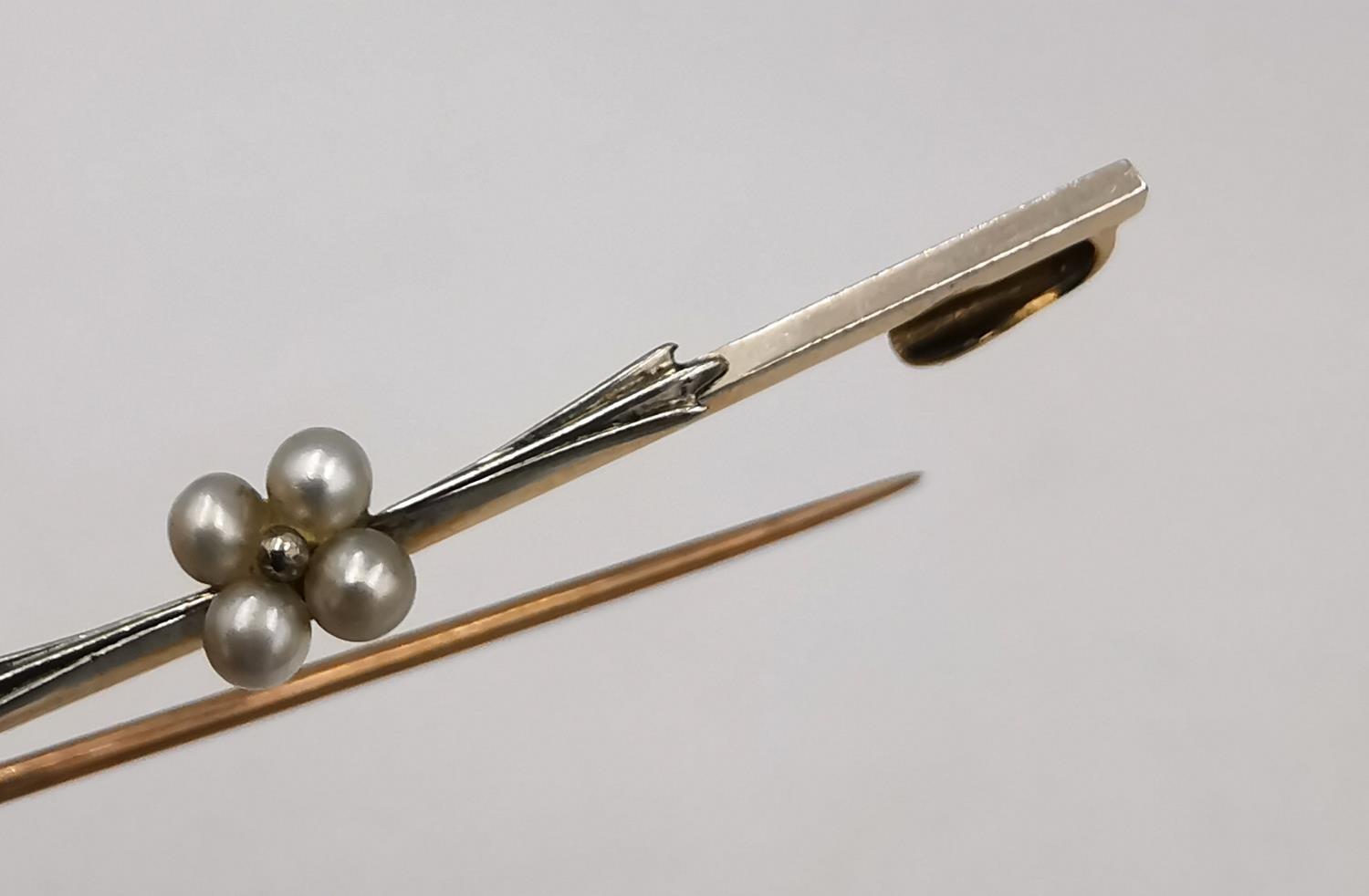 A 15ct rose and white gold and pearl floral bar brooch along with a Victorian 18ct sectioned and - Image 8 of 12