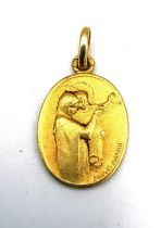 Jacques Martin, an oval 18ct yellow gold religious pendant with Mary and Jesus and a cross on the