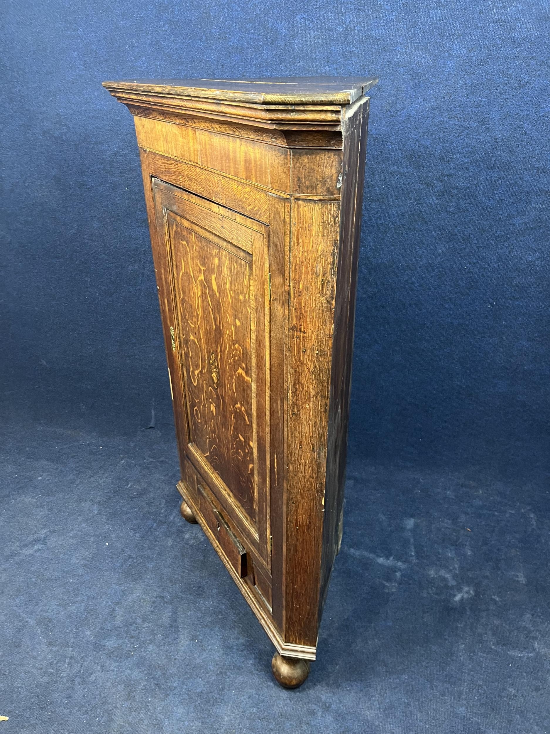 A George III oak corner cupboard H.130 W.84 D.48.5cm - Image 9 of 9