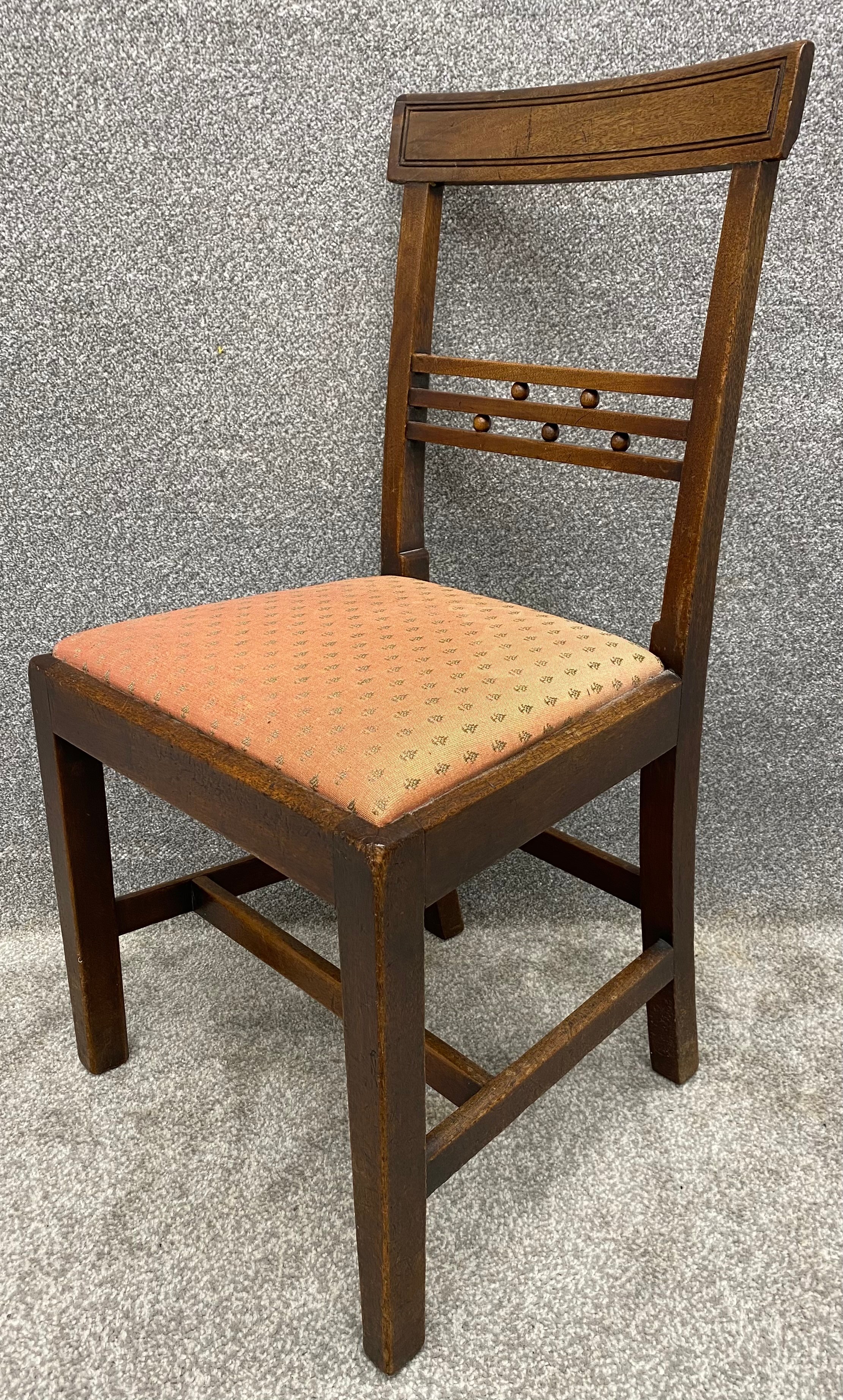 A set of six 19th century mahogany bar back dining chairs with needlework upholstered drop in seats. - Image 4 of 4