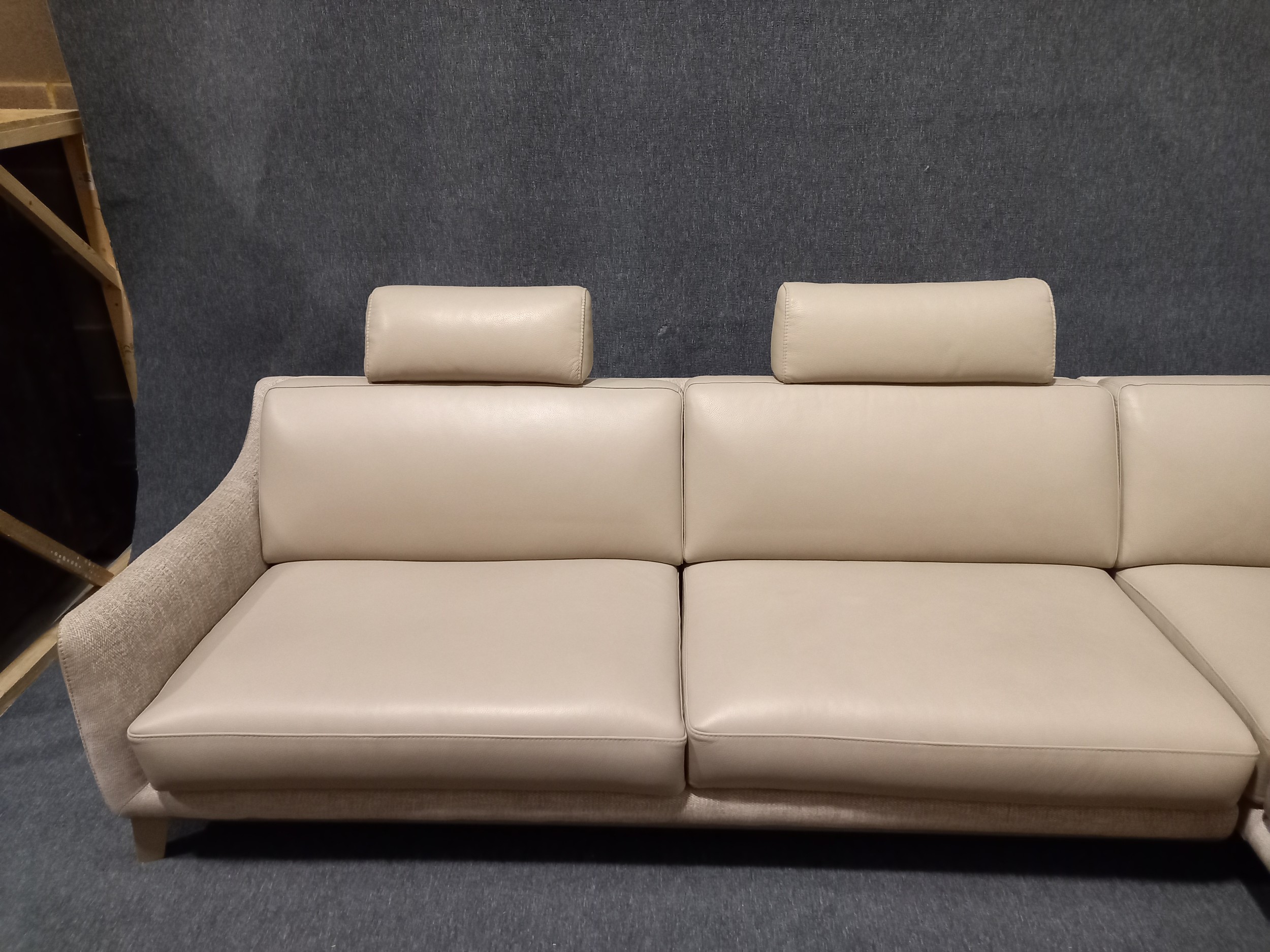 A beige leather and textile corner sofa by Roche Bobois, on short tapered supports. L.313cm - Image 5 of 6