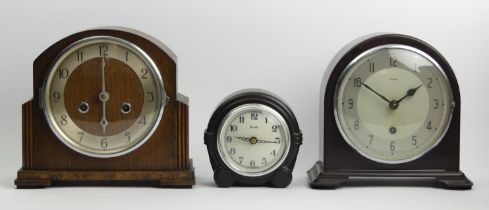 Two 1930's bakelite mantle clocks and an oak cased example, 21.5cm.