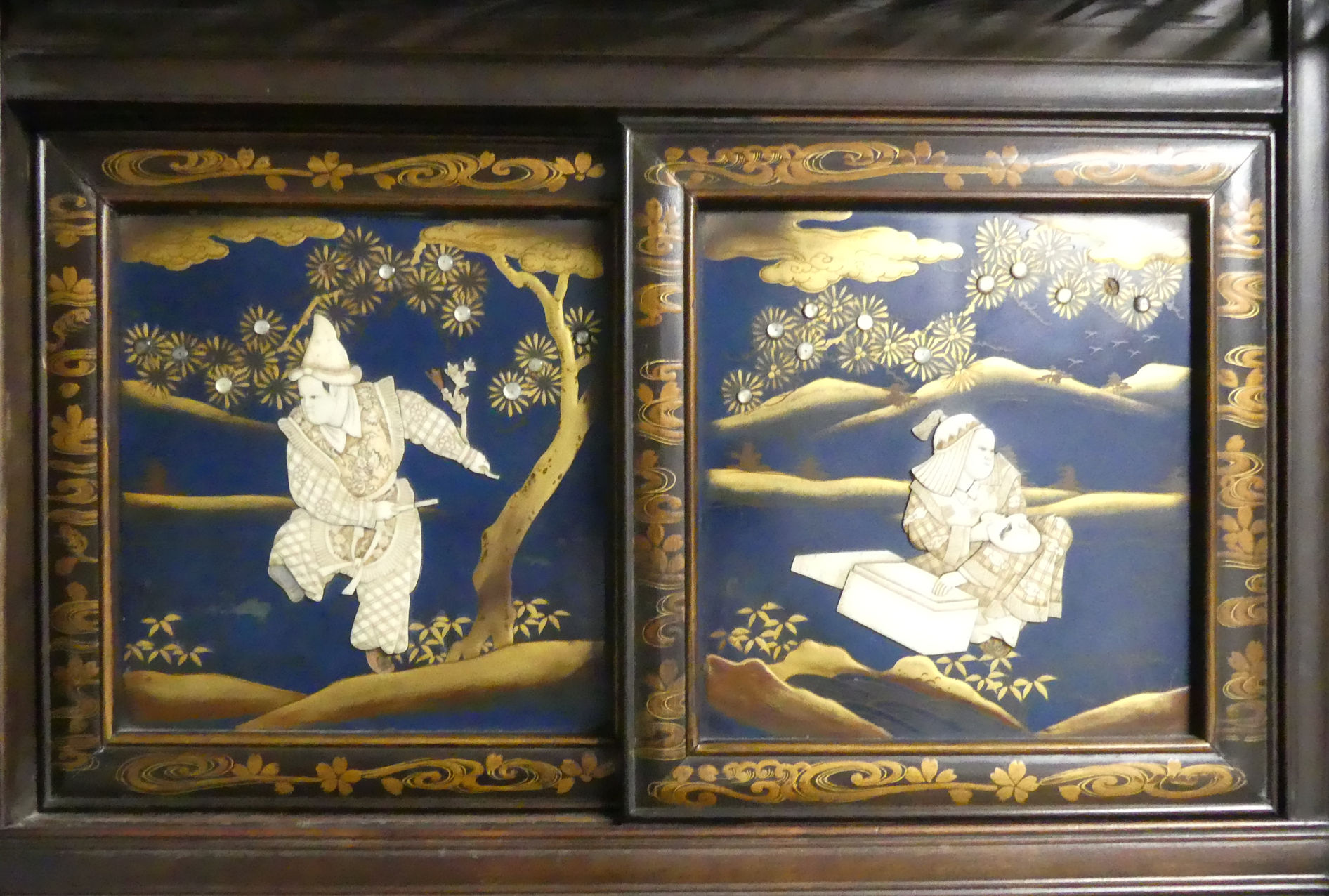 Late 19th century Japanese Meiji period Shibayama display cabinet, the blue lacquered panels - Image 9 of 21