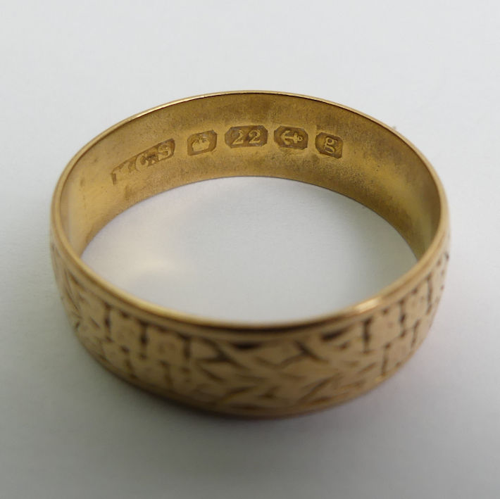Edwardian 22ct gold patterned wedding ring, Birm. 1906, 5.3 grams, 6.3mm, size S. - Image 3 of 3