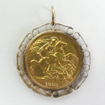 Edward VII £2 gold coin in a loose 9ct gold pendant mount, 20 grams, 36mm diameter.