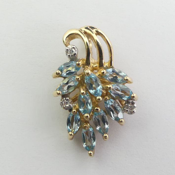 9ct gold, topaz and diamond pendant, 2 grams, 19mm x 11.7mm.