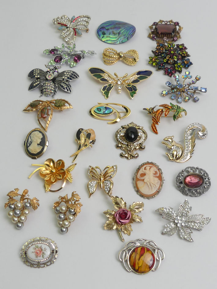 A box of costume jewellery, brooches some silver. - Image 2 of 3