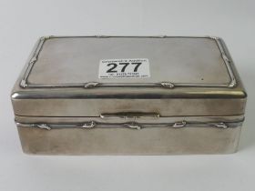 Luenwo antique Chinese silver cigar box, 612 grams. 17 x 10 x 6 cm.