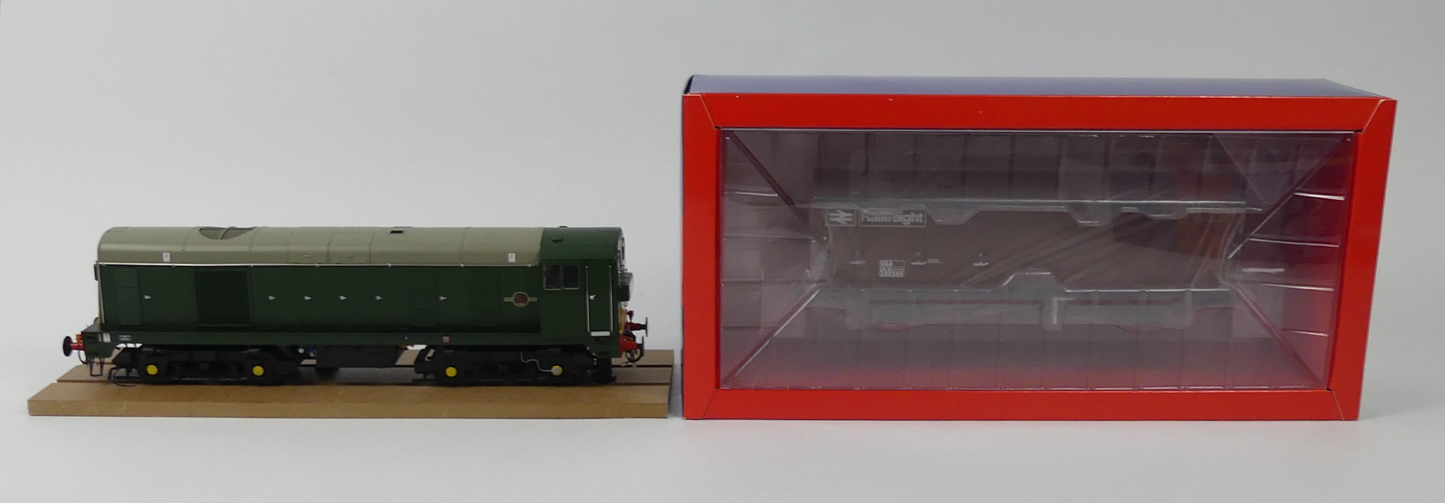 A boxed Heljan 0 gauge BR green and yellow panels class 20 diesel locomotive with DCC sound standing - Image 3 of 4