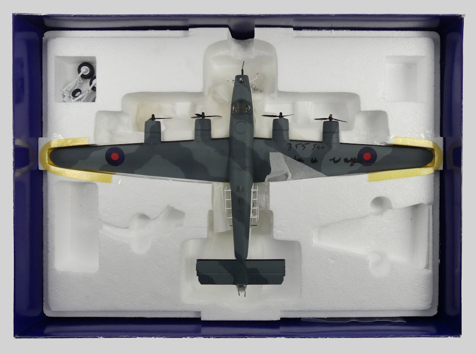 Boxed Corgi diecast Aviation Archive AA34005 WWII Bombers on the horizon consolidated B240 Liberator - Image 2 of 2