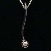 18ct white gold diamond pendant and chain, 2.6 grams, chain 40cm, pendant 2.3cm.