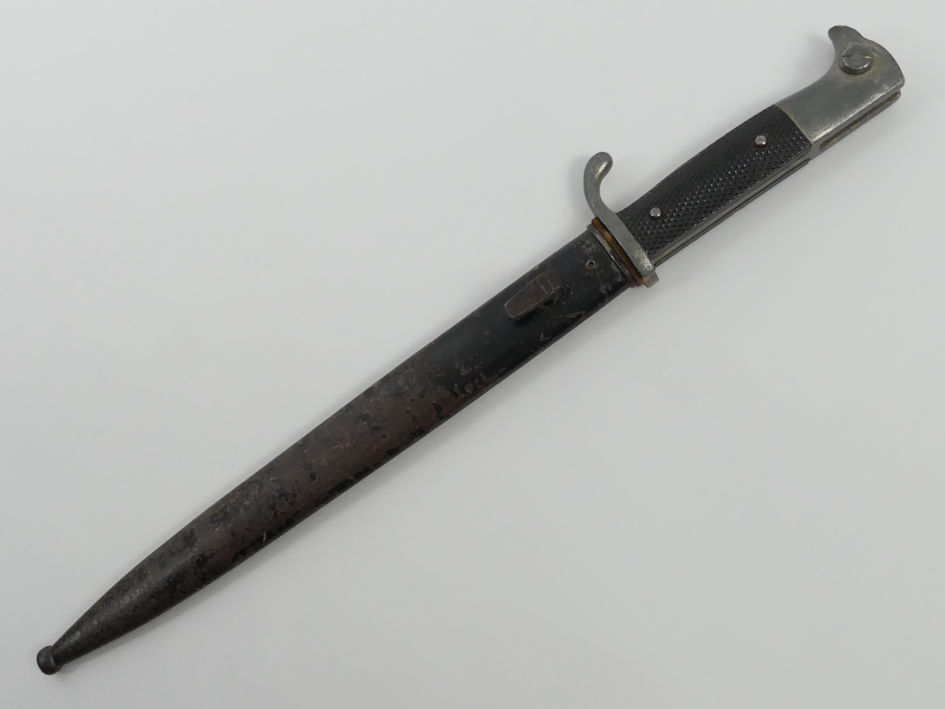 A WWII German Mauser K98 bayonet with scabbard blade, 25cm.