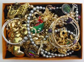 Various costume jewellery items including stone set and enamel brooches.