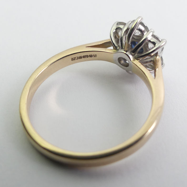 9ct gold sapphire and diamond ring, 3 grams, 10.7mm, size M. - Bild 3 aus 3