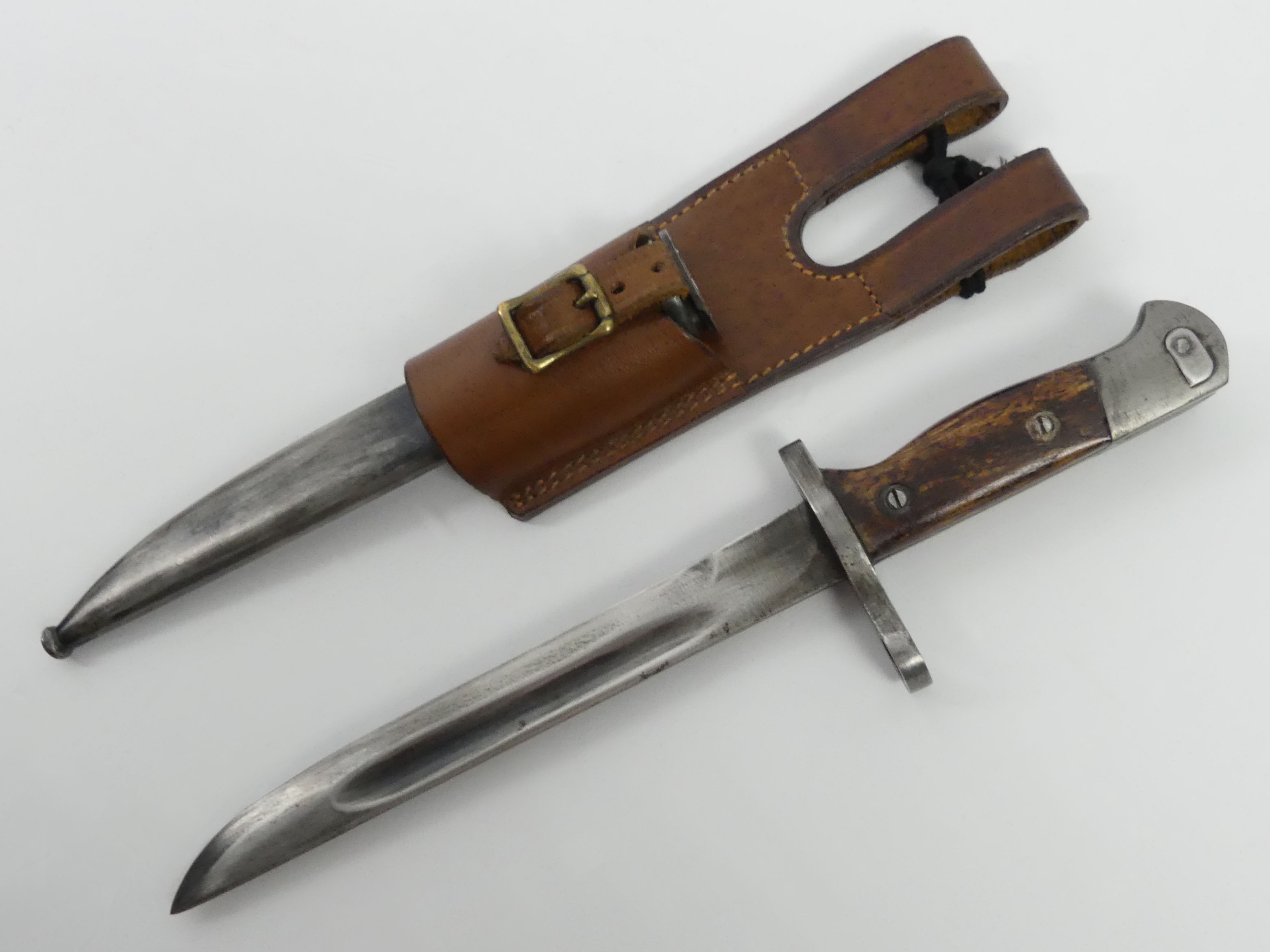 WWII Japanese Paratrooper type 100 Talw knife bayonet and scabbard, blade 20cm. - Image 2 of 3