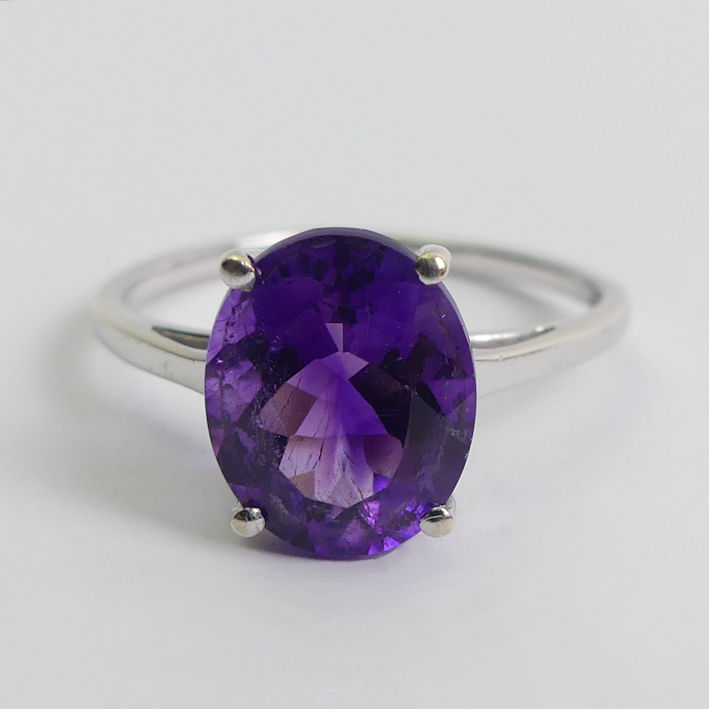 9ct white gold amethyst single stone ring, 2.7 grams, 11.5mm, size S. - Image 2 of 4