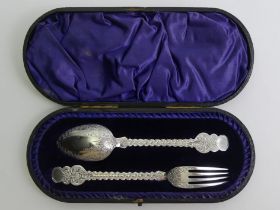 A cased silver Christening spoon and fork, Sheffield 1901, 79 grams, case 20.5cm long.