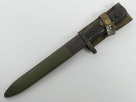 A WWII Spanish Toledo in rifle bayonet and scabbard, blade 22cm.