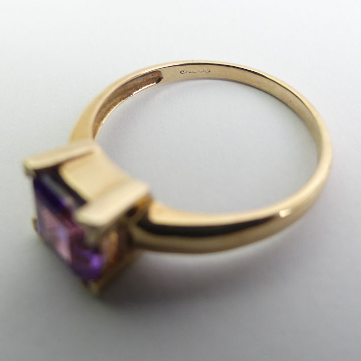 9ct gold amethyst single stone ring, 2.3 grams, 8.1mm, size P. - Image 3 of 3