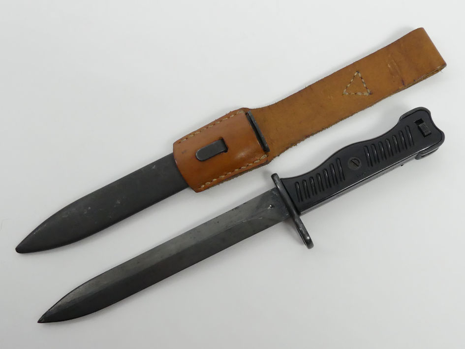 A vintage Yugoslavian M56 Sub-Machine gun bayonet with scabbard, blade 17cm. - Image 2 of 3