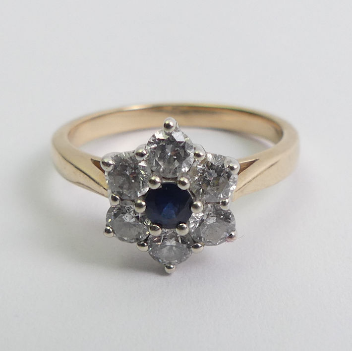 9ct gold sapphire and diamond ring, 3 grams, 10.7mm, size M. - Bild 2 aus 3