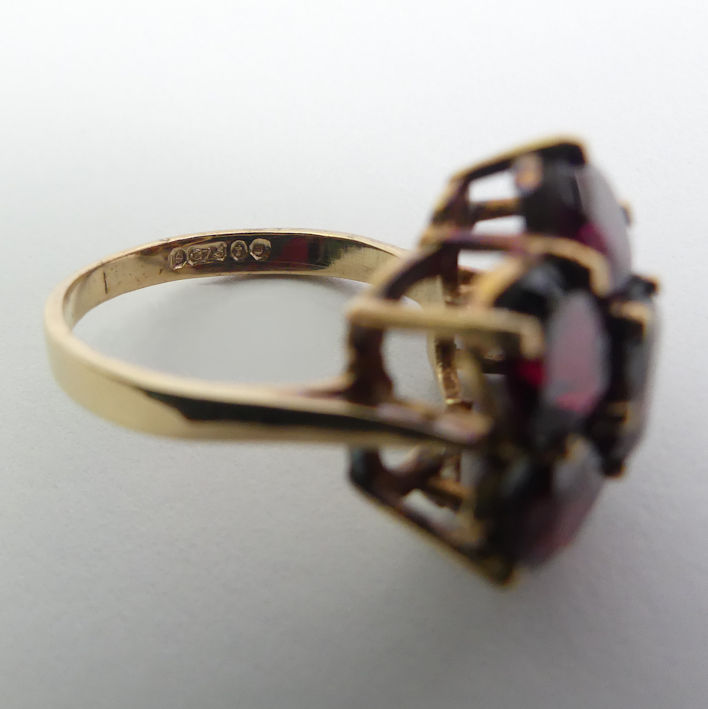 9ct gold garnet ring, 4.5 grams, 18.2mm, size N. - Image 3 of 3