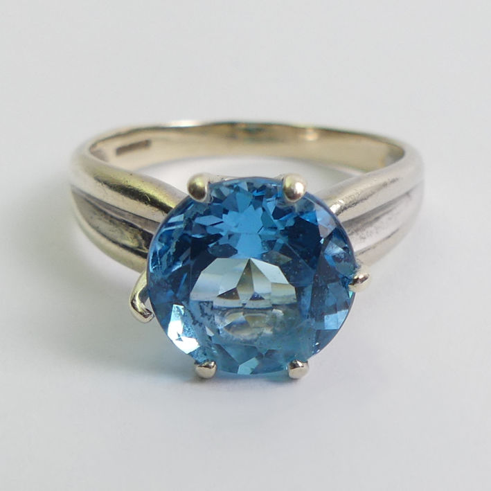 9ct white gold blue topaz single stone ring, 4.3 grams, 10.3mm, size P1/2. - Image 2 of 3