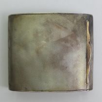 George V silver cigarette case with a gold thumbpiece, Chester 1931. 150 grams. 80 x 92 x 19 mm.