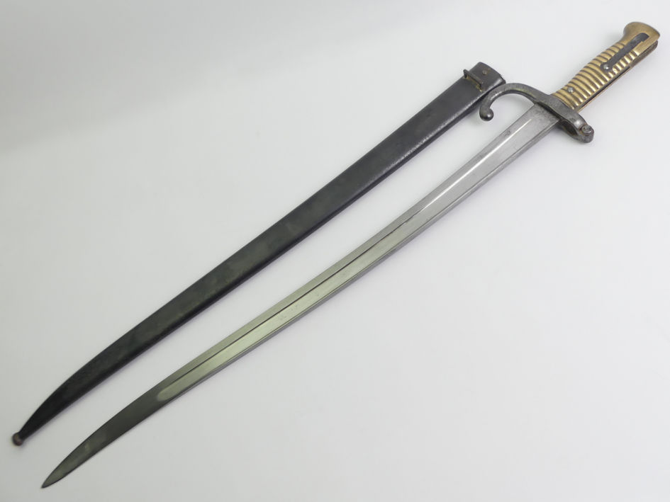 French Chassepot bayonet and scabbard, the signed blade dated 1872. Blade 57 cm long. - Image 2 of 5