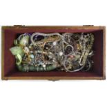 A casket of mixed jewellery including silver rings.