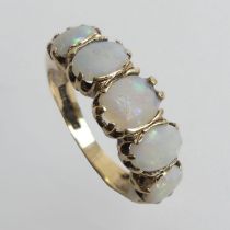 9ct gold opal five stone ring, 4 grams. Size P 8.9 mm wide.