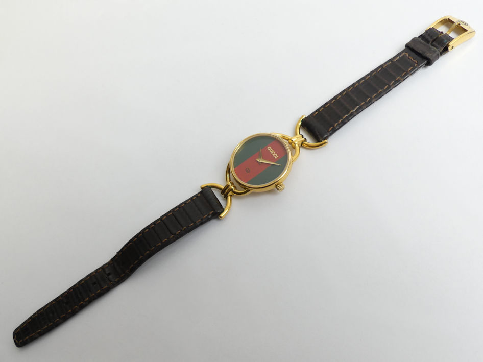 Gucci 6000L quartz gold tone watch on a leather strap, boxed. 25 mm wide inc. button. - Image 3 of 4