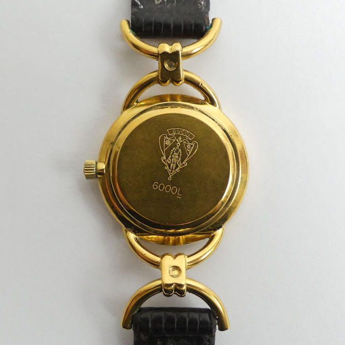 Gucci 6000L quartz gold tone watch on a leather strap, boxed. 25 mm wide inc. button. - Image 2 of 4